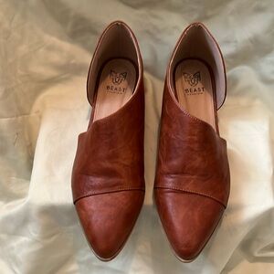 Beast Women’s flats size 10 cognac